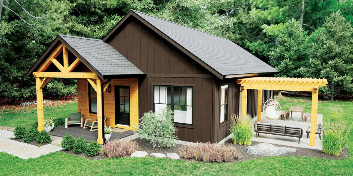 Ranch style floor plan lakeside home